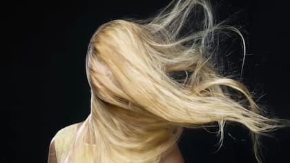 Este tono funciona especialmente bien con canas plateadas o transparentes