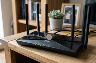 Por qué recomiendan colocar una moneda arriba del router y qué dicen los expertos sobre este truco