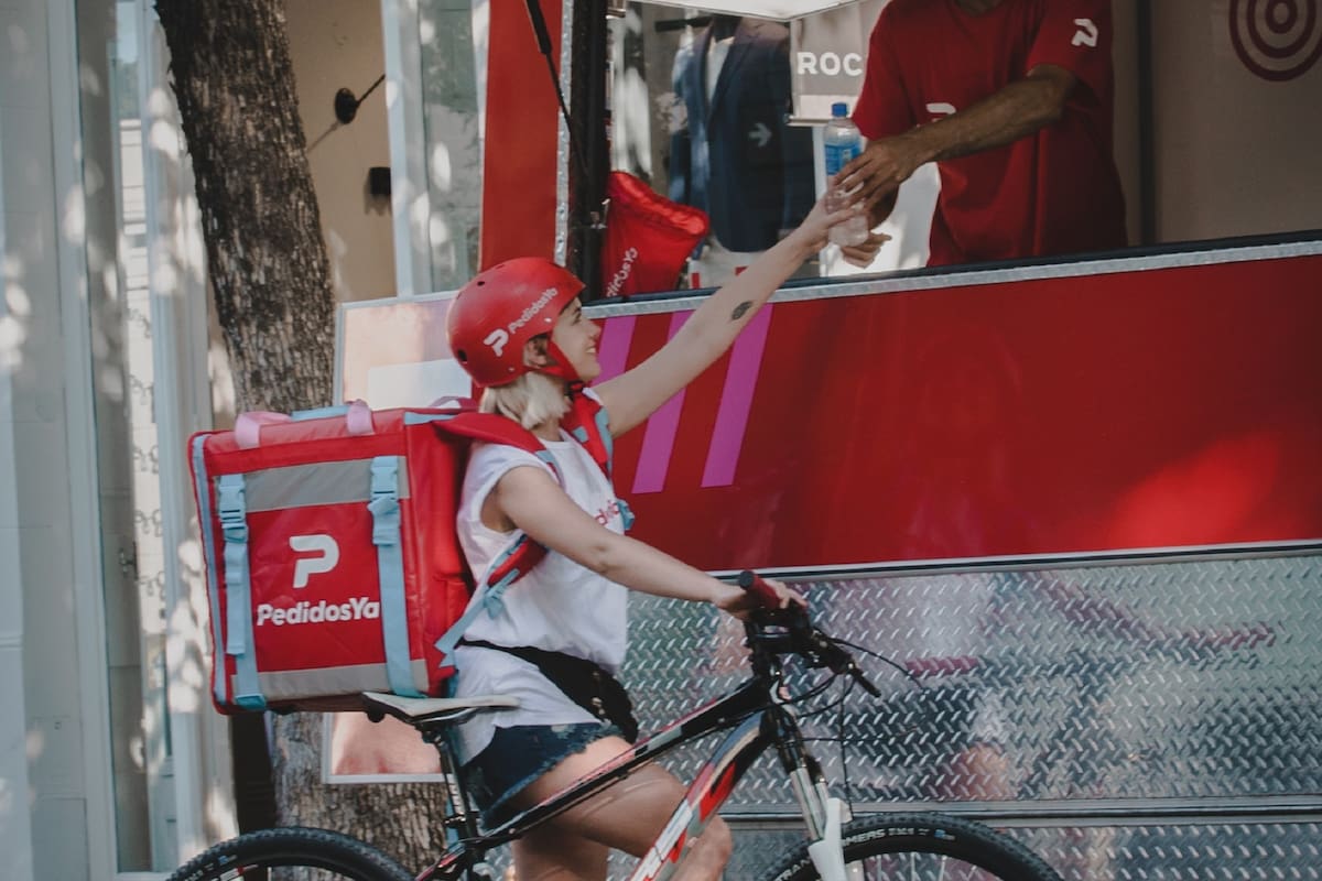 Este verano, la app de delivery más utilizada de Argentina estableció una potente alianza con McDonald’s en la costa. Además, en Buenos Aires desarrolló una iniciativa para el cuidado de los repartidores frente a las altas temperaturas