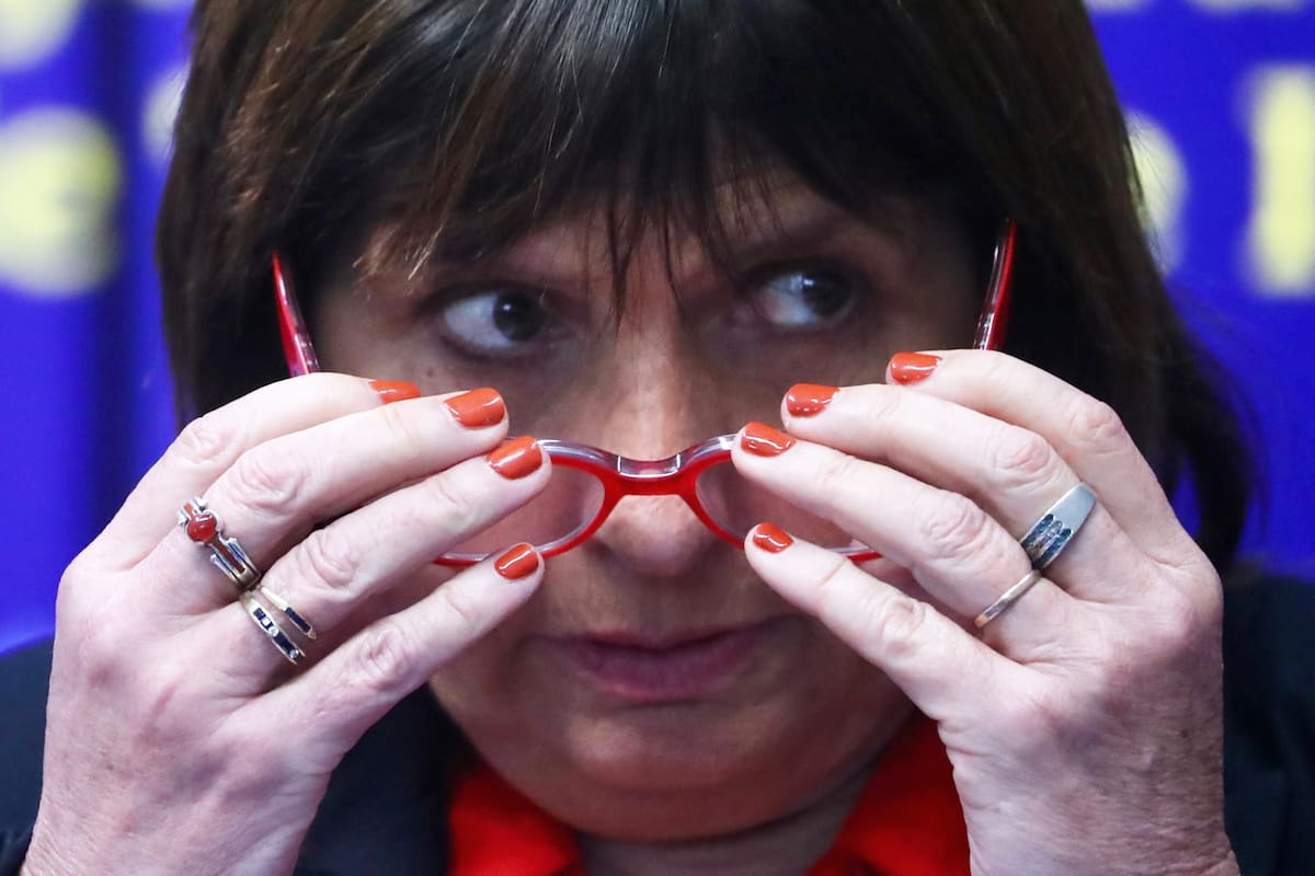 Este viernes 25 de octubre, a las 12 45 hs., en la Sede del Ministerio de Seguridad de la Nación, simultáneamente con varios países, daremos a conocer al jefe operativo de Hezbolá en Latinoamérica, quien es el principal partícipe y responsable de operaciones de reclutamiento, y planificación de numerosas acciones terroristas, y a su vez tomó parte en los Atentados de la AMIA y la Embajada de Israel.
Dicho anuncio tiene una magnitud a la altura de la muerte de Hasán Nasrallah, quien fuera clérigo y político libanés que se desempeñó como secretario general del partido político y cuerpo armado chií Hezbolá, en el proceso de desmantelar y descubrir su red y apoyos con documentación respaldatoria.Política; Seguridad; Patricia Bullrich; Ministerio de Seguridad; Operación Internacional; Denuncia por Terrorismo; Sergio Naifert; Ricardo Ferrer Picado