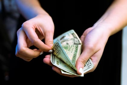 Este viernes, la divisa de Estados Unidos extiende su avance, indica Monex