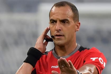 Esteban Ostojich dirigió varios encuentros en la Copa América 2021. pero en ninguno de los disputados por la Argentina