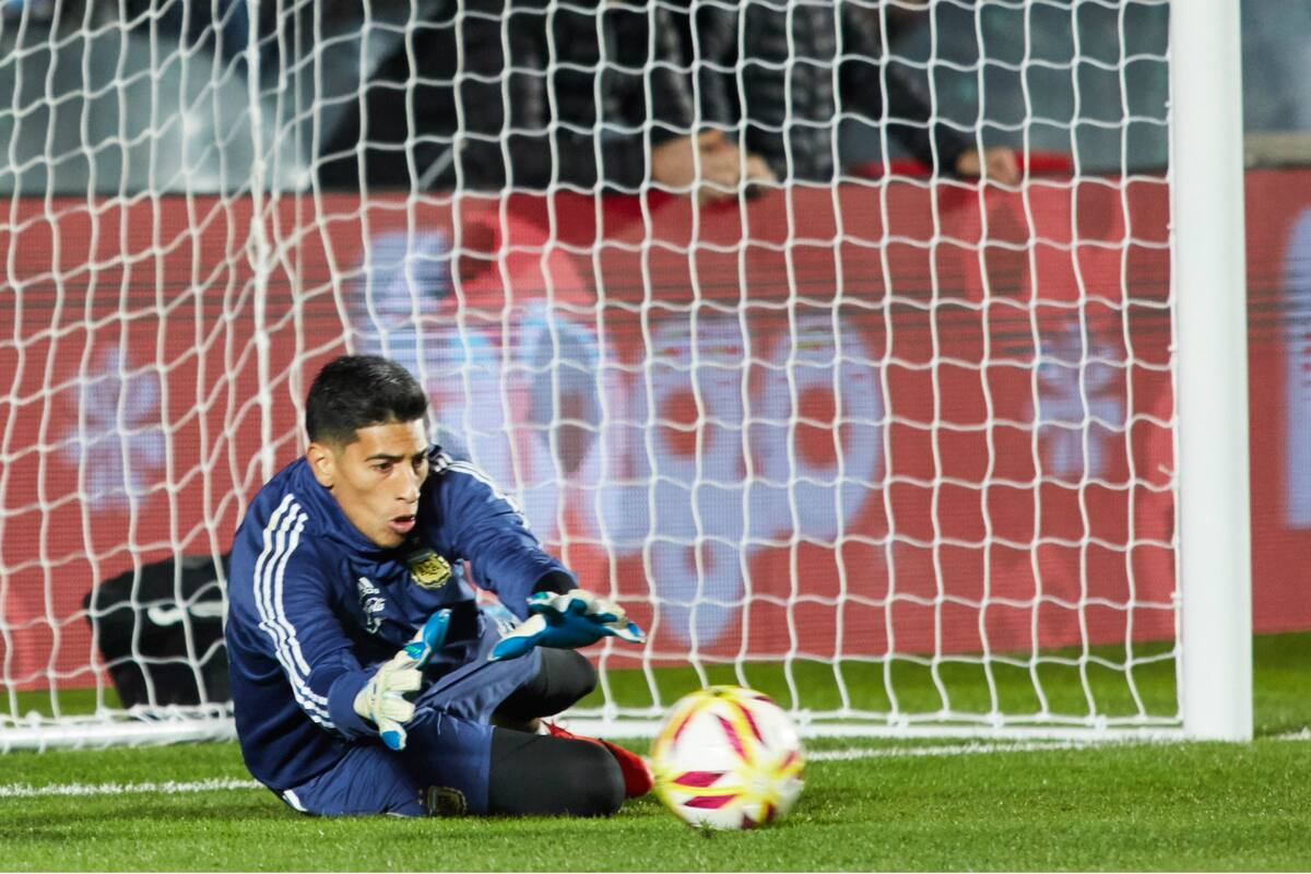 Esteban Andrada, en el calentamiento previo al 5-1 de la Argentina sobre Nicaragua en San Juan.