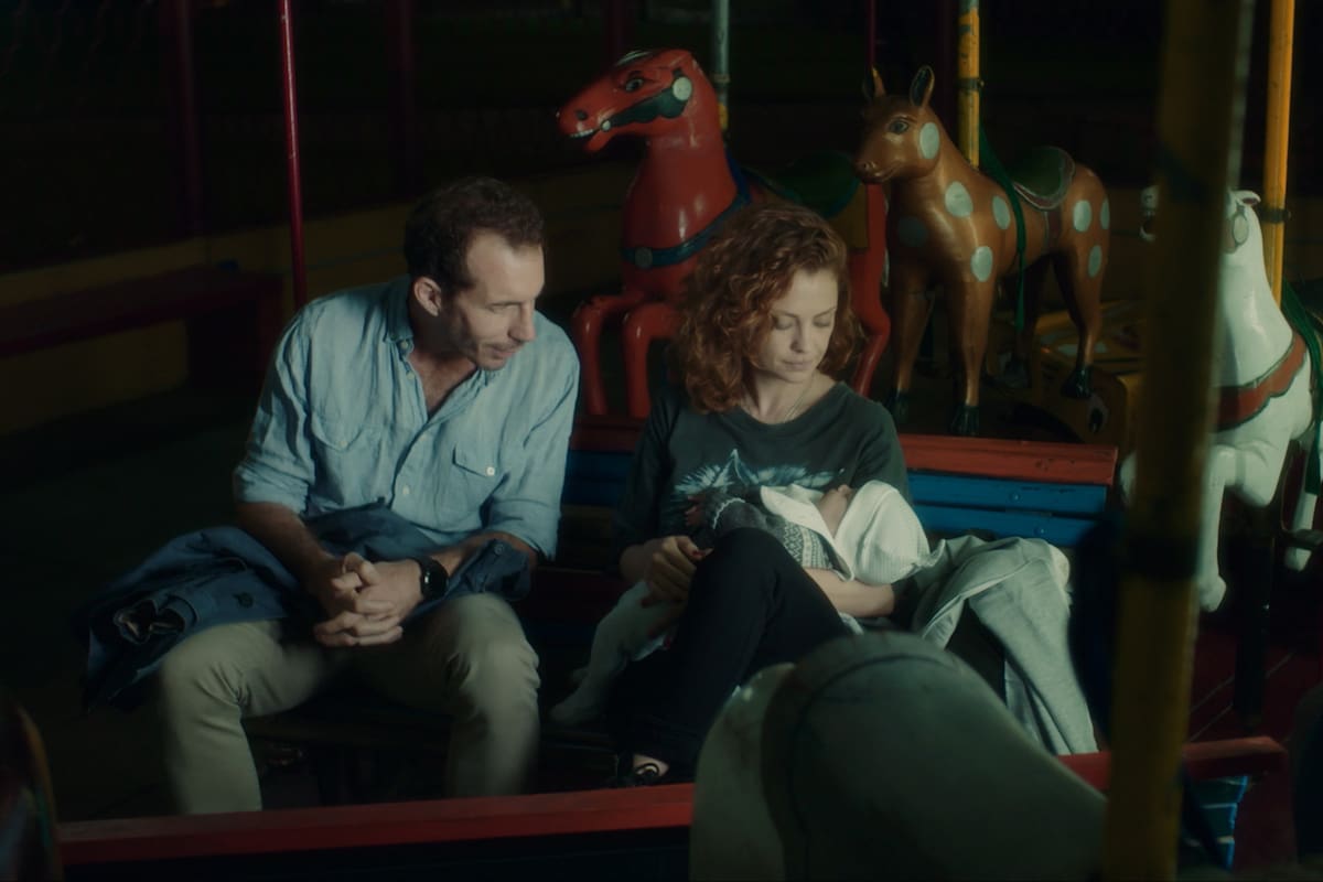 Esteban Bagliardi y Dolores Fonzi, en una escena de la primera serie argentina producida para Movistar Play, Manual de convivencia