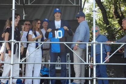 Esteban Bullrich, en la final de la URBA, recibió el afecto de la gente