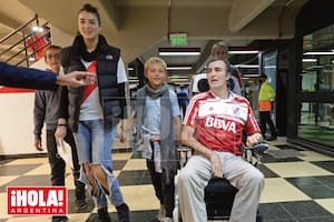 Esteban Bullrich entra en el Monumental junto a Margarita, Lucas y Agustín, tres de sus cinco hijos con su mujer, María Eugenia Sequeiros.