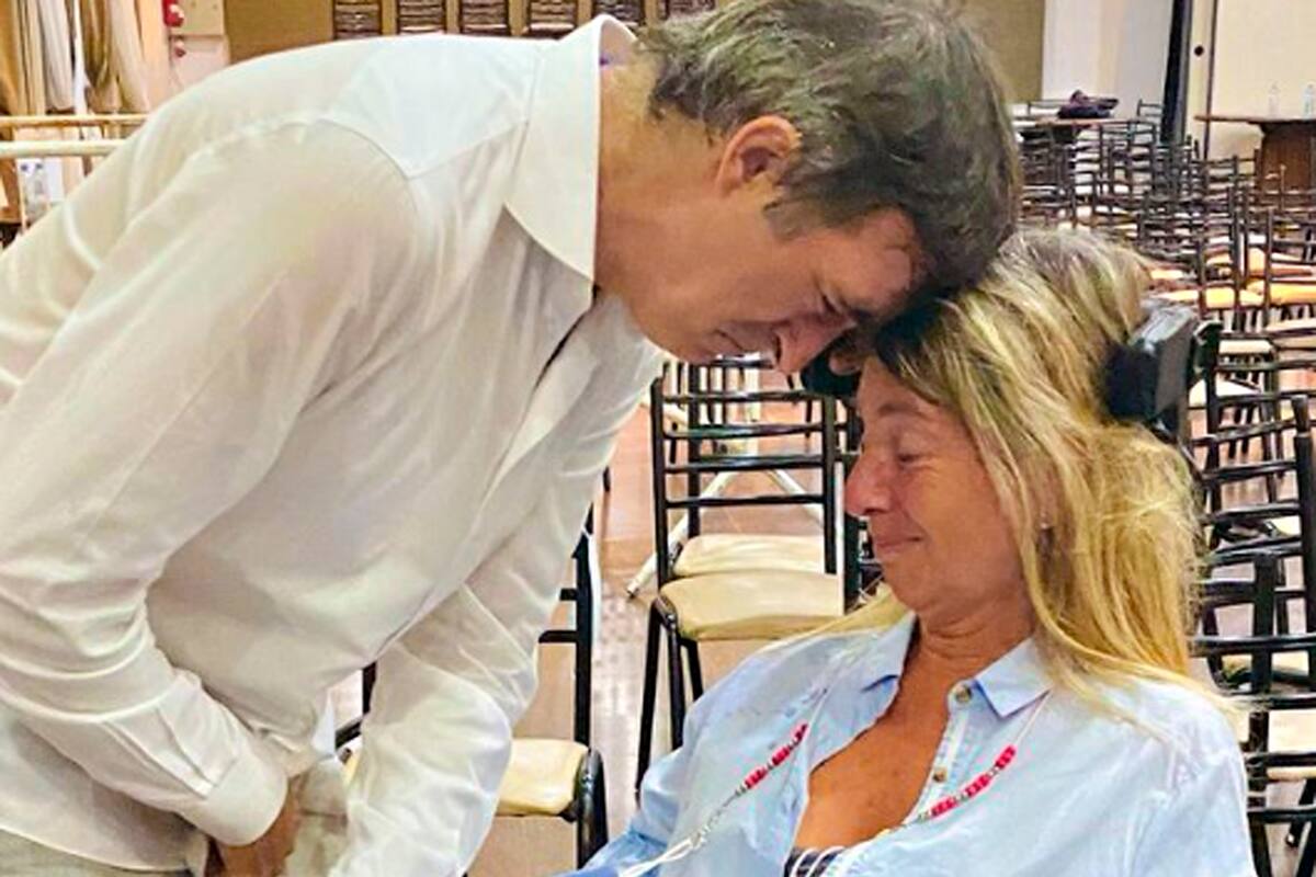 Esteban Bullrich y Marcela Capuano se conocieron la semana pasada, durante la presentación del libro del ex senador; "Lloramos tanto que no pudimos ni hablar", cuenta ella.