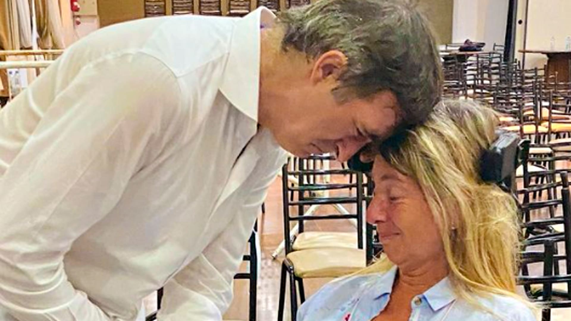 Esteban Bullrich y Marcela Capuano se conocieron la semana pasada, durante la presentación del libro del ex senador; "Lloramos tanto que no pudimos ni hablar", cuenta ella.