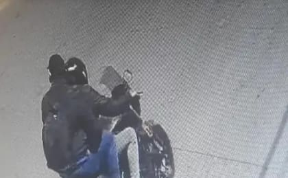 Esteban Echeverría: un gendarme se resistió al asalto de motochorros y mató a uno de ellos