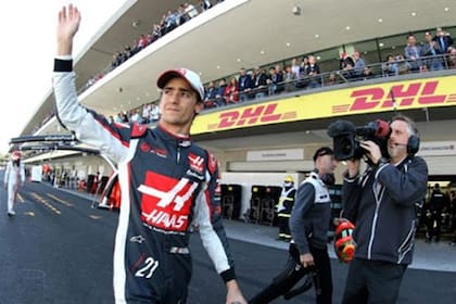 Esteban Gutiérrez, piloto de reserva de Mercedes, asomó como la primera alternativa para ocupar el asiento de su compatriota Sergio Checo Pérez; el mexicano no participa de un Gran Premio desde Abu Dhabi 2016 y la inactividad lo dejaría fuera de la nómina
