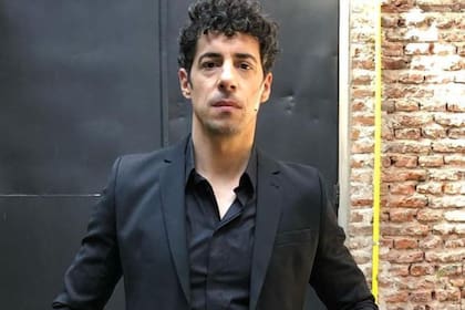 Esteban Lamothe confirmó que se suma al elenco de Desnudos para reemplazar a Luciano Castro durante la temporada de verano