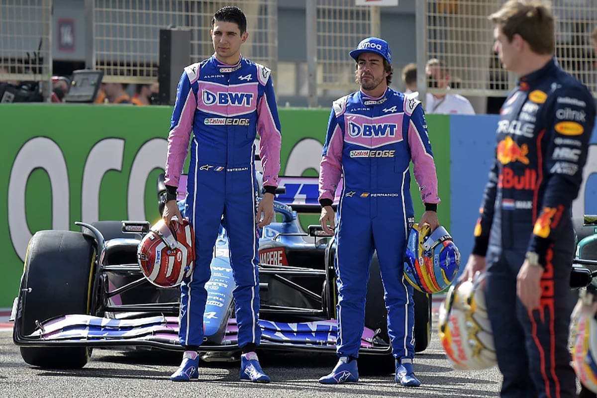 Esteban Ocon y Fernando Alonso, que extenderá el vínculo con Alpine, continuarán como la fórmula de pilotos de la escudería con sede en Enstone