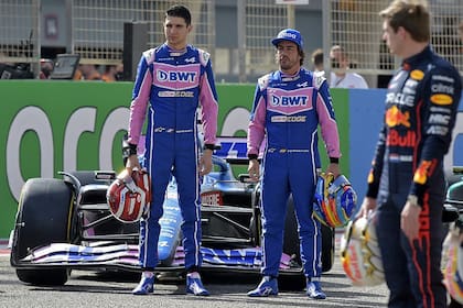 Esteban Ocon y Fernando Alonso, que extenderá el vínculo con Alpine, continuarán como la fórmula de pilotos de la escudería con sede en Enstone