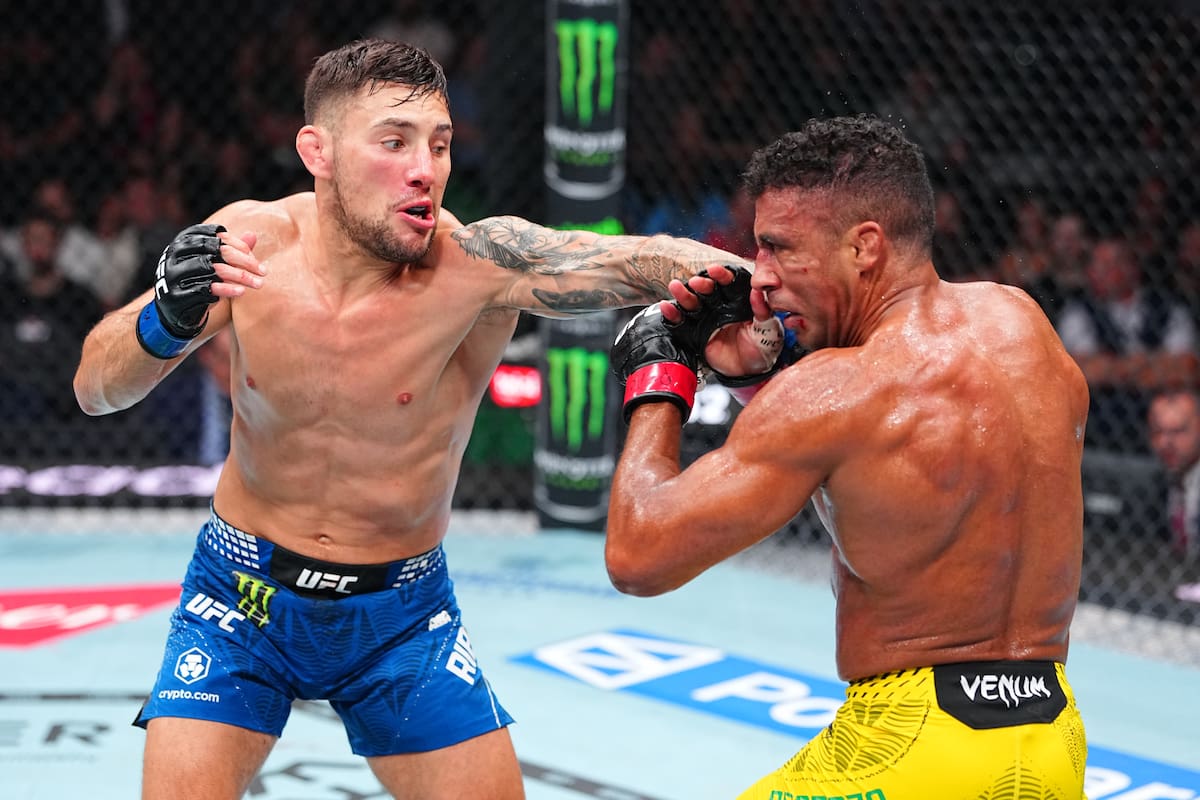Esteban Ribovics castigó con dureza a Edson Barboza y se quedó con el combate en Philadephia. (Photo by Chris Unger/Zuffa LLC)