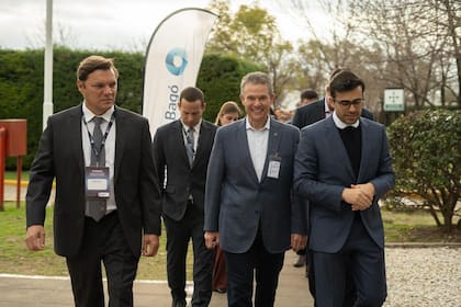 Esteban Turic, CEO de Biogénesis Bagó; el ministro de Agricultura, Ganadería y Abastecimiento de Brasil, André de Paula, y Eduardo Marafon, presidente de TECPAR