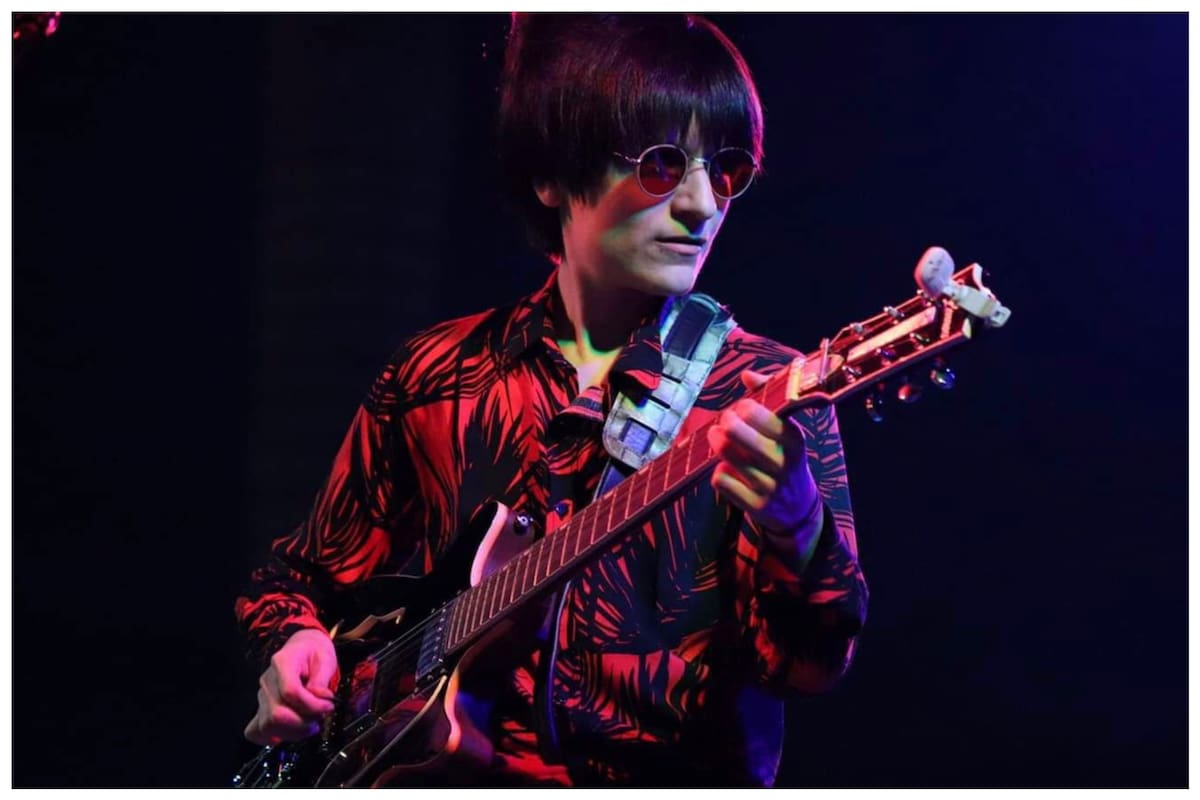 Estef Figueroa, durante un show con su banda tributo a John Lennon en Estados Unidos