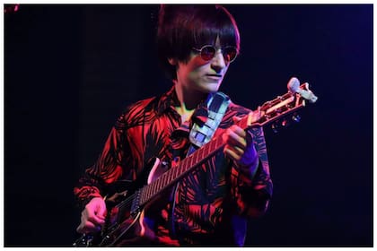 Estef Figueroa, durante un show con su banda tributo a John Lennon en Estados Unidos