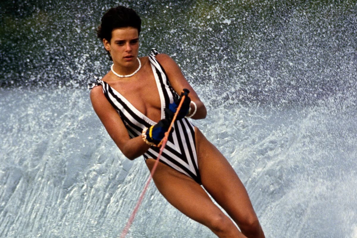 Estefanía con uno de los trajes de baño de Pool Position que marcaron época