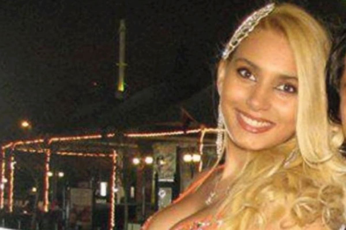 Estefanía Fernández Cano, la hija del dueño del auto desde se hicieron los disparos.