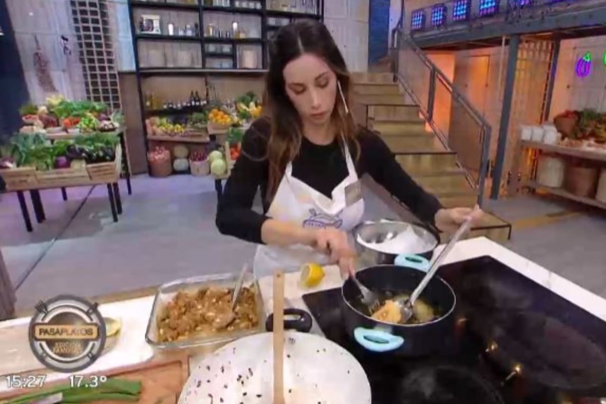 Estefi Berardi prendió fuego la cocina de Pasaplatos Famosos y asustó a Carina Zampini