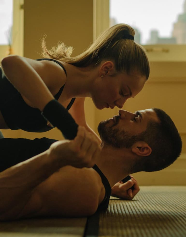 Ester Expósito y Hugo Diego García, sobre Enfrentados: Marfil: “No parece una película moderna”