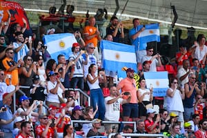 Motorhome, casa alquilada, campamento: qué hacen los argentinos que van a ver a Colapinto