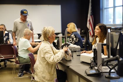 Esto es lo que debe presentar para registrar un vehículo de otro estado en California