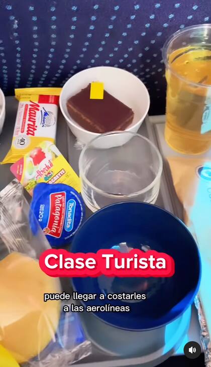 Esto es lo que suelen servir en la clase turista de una aerolínea