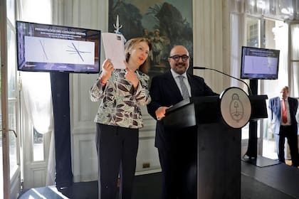 “Esto es muy oneroso y los recursos son escasos, pero honramos los compromisos asumidos, dijo Mondino al presentar el catálogo en el Palacio San Martín, junto al ministro de Cultura de Italia