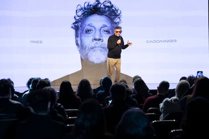 "Esto fue un juego maravilloso, dificilísimo y hecho con mucha audacia", sostuvo Fito Páez en la conferencia de prensa posterior a la escucha del disco
