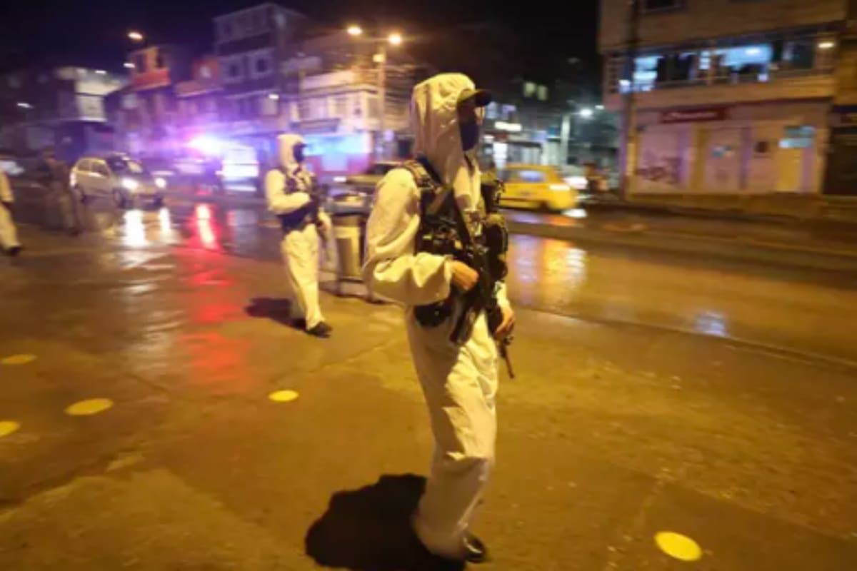 Estos grupos crean sus propias reglas para imponer miedo en la gente y demostrar su poder. Fuente: PA