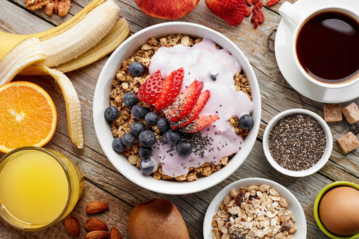 Estos son los alimentos recomendados para consumir entre comidas (Foto Pexels)