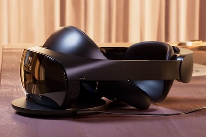 Estos son los anteojos de realidad mixta Quest Pro de Meta; la compañía los piensa para usuarios corporativos