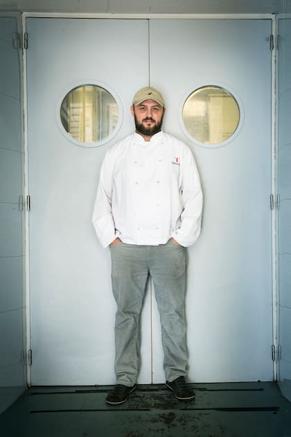 "Estoy lleno de amigos cocineros, no soy amigo de Francis Mallmann, ni de (Germán) Martitegui, de (Fernando) Trocca, Dolly (Yrigoyen) o Narda (Lepes) que son como un grupo, ni bueno ni malo pero un grupo constituido", dice