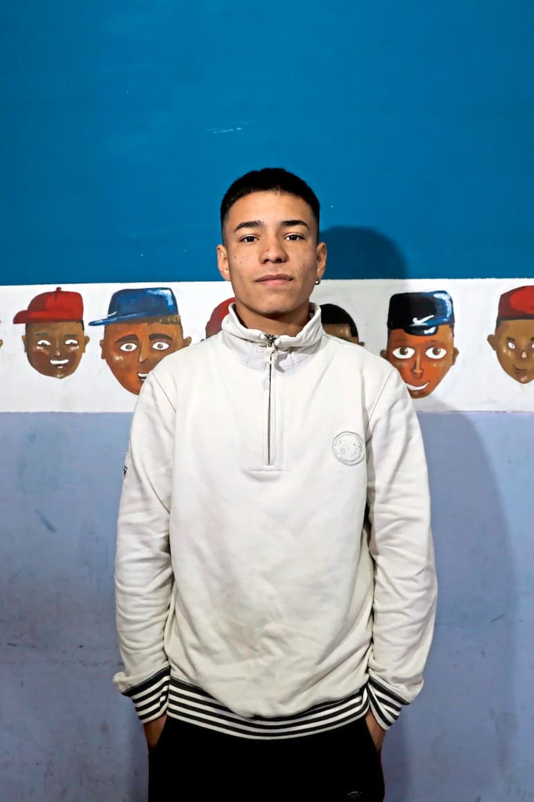 “Estoy muy arrepentido. Yo era muy chico y quería sentir que mi vida podía ser buena”, cuenta Fabrizio, hoy de 20 años, al recordar cuando de adolescente empezó a vender drogas y robar