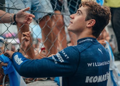 “Estoy muy contento y digiriendo todo, me duele mucho el cuerpo”, contó a los periodistas apenas finalizada la carrera, además de agradecerle al equipo de Williams porque “me ayudaron a progresar rápidamente