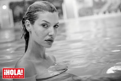 “Estoy sola. Me gusta recorrer las tiendas de Madrid, comprar cosas veganas y vegetarianas. No tengo televisor en casa y leo bastante”, confiesa.