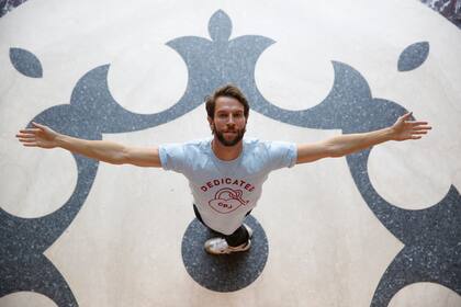 Estrella del American Ballet Theatre, el artista tiene “otras vidas” como cantante pop y drag queen; esta noche, en la Gala Internacional de Ballet, mostrará además una pieza contemporánea