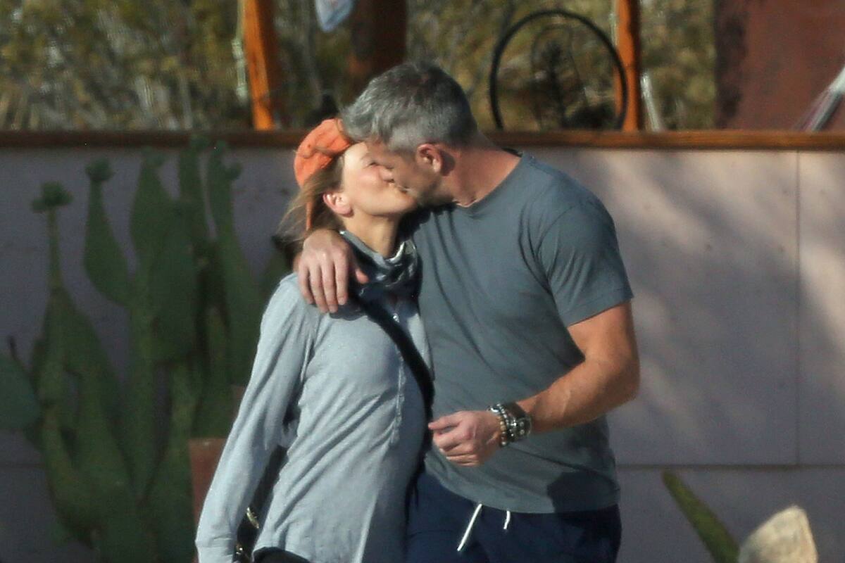 In fraganti. Renée Zellweger con su nuevo novio, Ant Anstead, fueron capturados besándose por los paparazzi