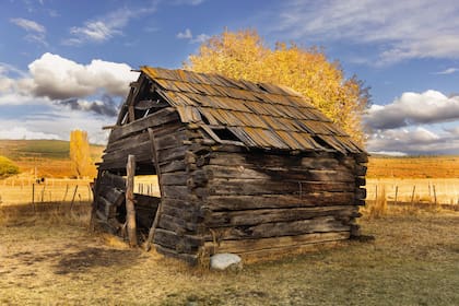 Estructuras de maderas de ciprés encastradas en el sitio donde vivieron Butch Cassidy, Sundance Kid y Etta Place