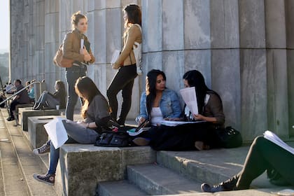 La Becas Manuel Belgrano están destinadas a estudiantes universitarios