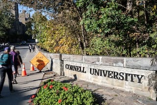 Presidente de Cornell, presionado por docentes por gestión de denuncias de violación en fraternidad
