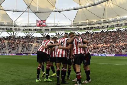Estudiantes celebra su último gol como local en el estadio Ciudad de La Plata, el del 1-0 frente a Talleres; desde 2006 era local allí.