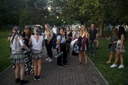 Estudiantes con la presencia de algunos padres