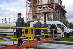 “Técnic@s del Futuro”: YPF abrió las puertas de la Refinería La Plata para una experiencia de aprendizaje junto a Scania