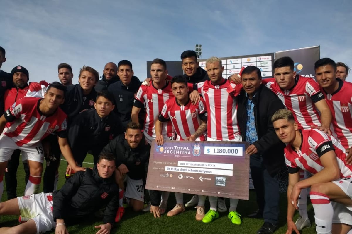 Estudiantes eliminó a Villa Mitre de Santiago del Estero con un triunfo 2-0 y sigue adelante en la Copa Argentina