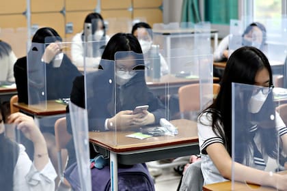 Estudiantes en la secundaria Jeonmin, en Daejeon, Corea del Sur