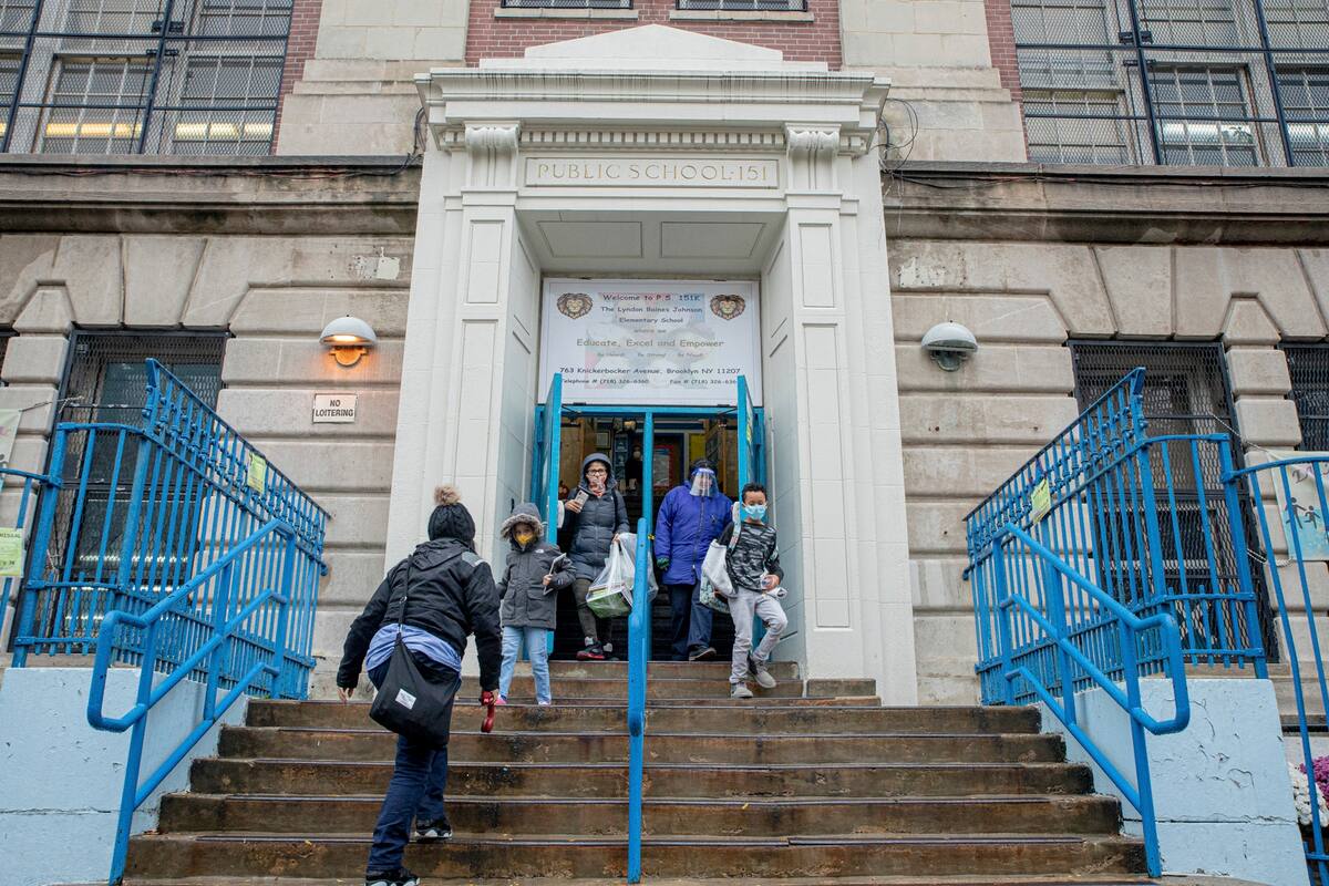 Estudiantes en una escuela de Nueva York, el 13 de noviembre de 2020.