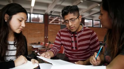 Estudiantes extranjeros en la UBA de San Isidro
