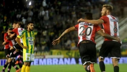 Estudiantes festejó en Mar del Plata